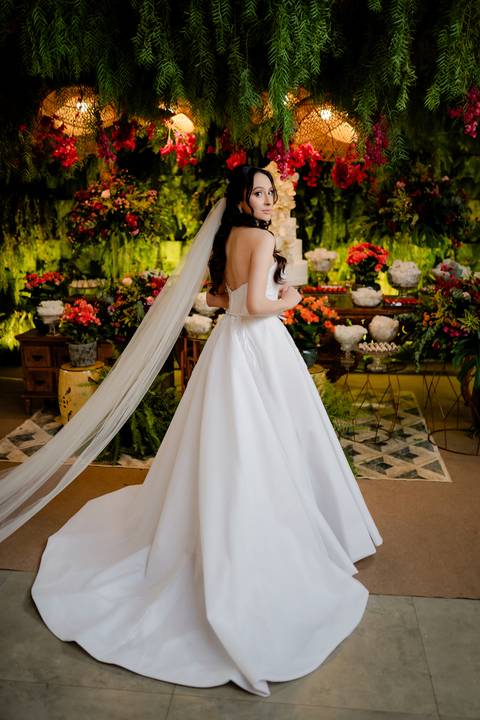 Fotografia de casamento, filmagem de casamentos, ensaio pré-casamento, vídeo de casamento, cerimônia ao ar livre, registros emocionantes, casal apaixonado, vídeo cinematográfico, álbum de fotos, making of dos noivos, momentos especiais, cobertura de event'