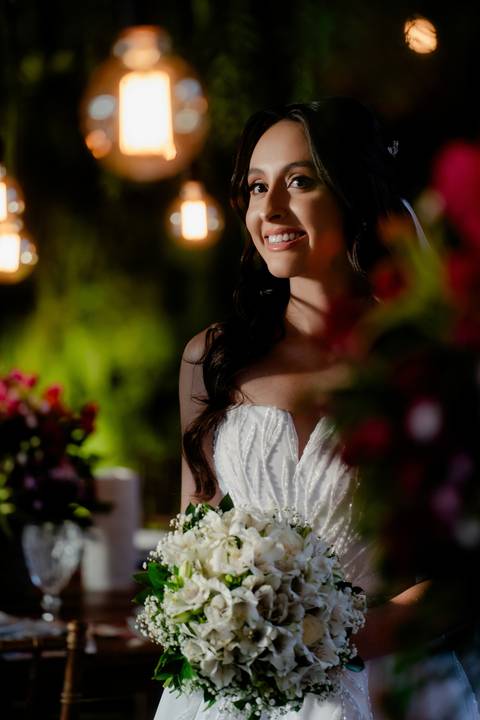 Fotografia de casamento, filmagem de casamentos, ensaio pré-casamento, vídeo de casamento, cerimônia ao ar livre, registros emocionantes, casal apaixonado, vídeo cinematográfico, álbum de fotos, making of dos noivos, momentos especiais, cobertura de event'