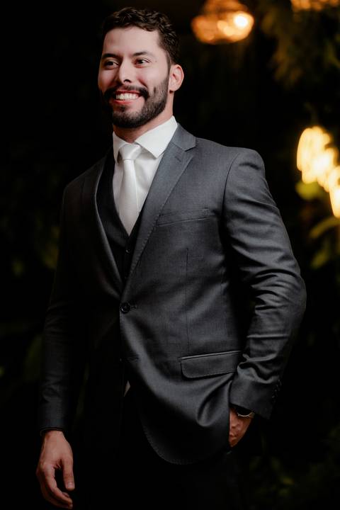 Fotografia de casamento, filmagem de casamentos, ensaio pré-casamento, vídeo de casamento, cerimônia ao ar livre, registros emocionantes, casal apaixonado, vídeo cinematográfico, álbum de fotos, making of dos noivos, momentos especiais, cobertura de event'