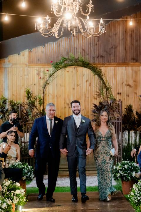 Fotografia de casamento, filmagem de casamentos, ensaio pré-casamento, vídeo de casamento, cerimônia ao ar livre, registros emocionantes, casal apaixonado, vídeo cinematográfico, álbum de fotos, making of dos noivos, momentos especiais, cobertura de event'