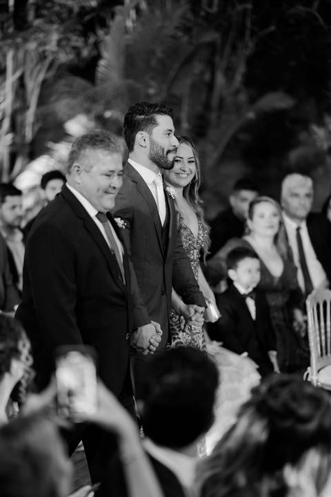 Fotografia de casamento, filmagem de casamentos, ensaio pré-casamento, vídeo de casamento, cerimônia ao ar livre, registros emocionantes, casal apaixonado, vídeo cinematográfico, álbum de fotos, making of dos noivos, momentos especiais, cobertura de event'