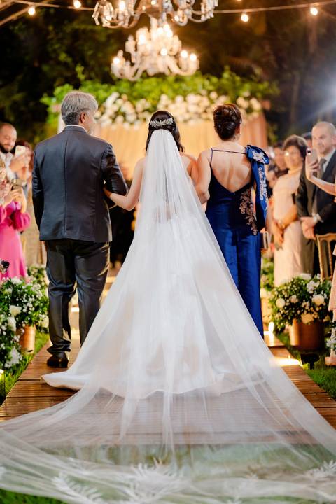 Fotografia de casamento, filmagem de casamentos, ensaio pré-casamento, vídeo de casamento, cerimônia ao ar livre, registros emocionantes, casal apaixonado, vídeo cinematográfico, álbum de fotos, making of dos noivos, momentos especiais, cobertura de event'