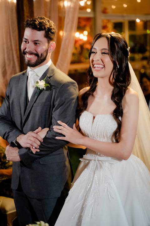 Fotografia de casamento, filmagem de casamentos, ensaio pré-casamento, vídeo de casamento, cerimônia ao ar livre, registros emocionantes, casal apaixonado, vídeo cinematográfico, álbum de fotos, making of dos noivos, momentos especiais, cobertura de event'