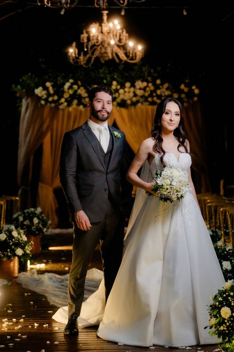 Fotografia de casamento, filmagem de casamentos, ensaio pré-casamento, vídeo de casamento, cerimônia ao ar livre, registros emocionantes, casal apaixonado, vídeo cinematográfico, álbum de fotos, making of dos noivos, momentos especiais, cobertura de event'