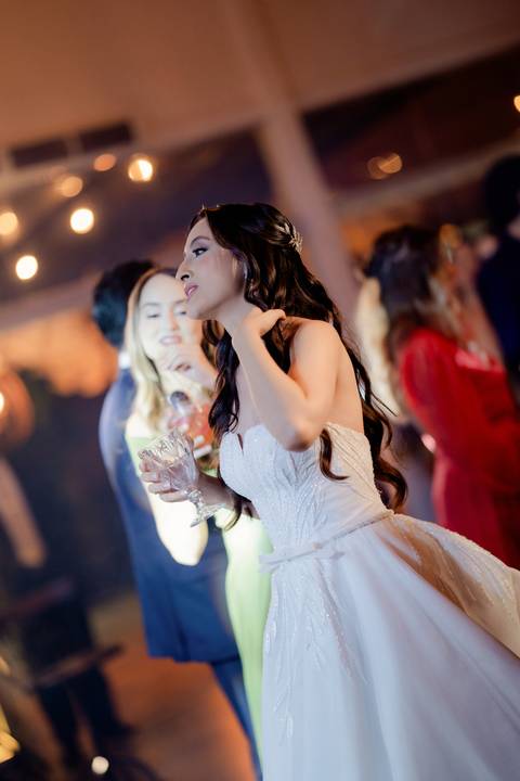 Fotografia de casamento, filmagem de casamentos, ensaio pré-casamento, vídeo de casamento, cerimônia ao ar livre, registros emocionantes, casal apaixonado, vídeo cinematográfico, álbum de fotos, making of dos noivos, momentos especiais, cobertura de event'