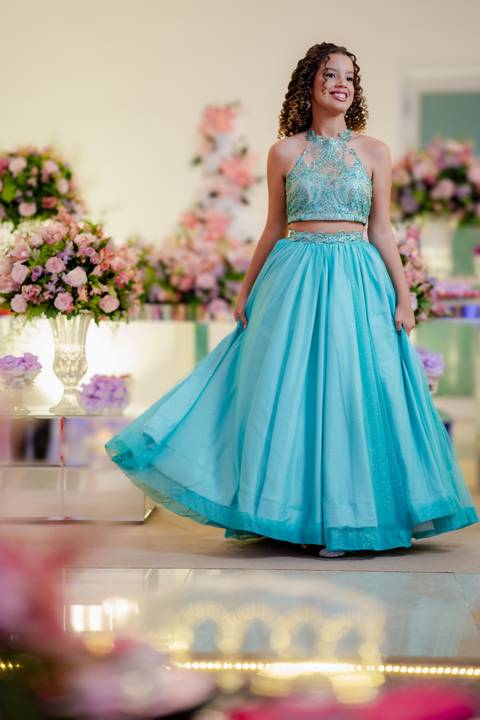 ensaio fotográfico 15 anos, festa de debutante, book 15 anos, fotografia externa 15 anos, book em condomínio, fotos 15 anos espontâneas, fotografia debutante, festa de 15 anos emocionante.'