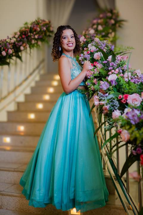 ensaio fotográfico 15 anos, festa de debutante, book 15 anos, fotografia externa 15 anos, book em condomínio, fotos 15 anos espontâneas, fotografia debutante, festa de 15 anos emocionante.'