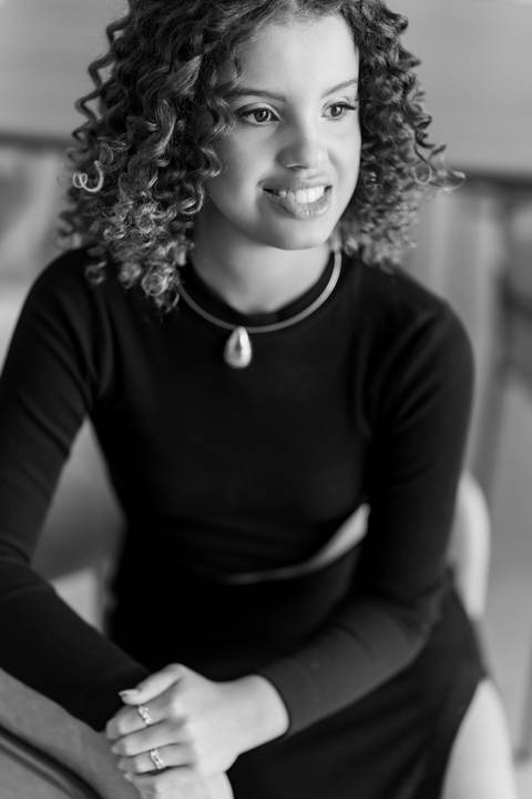 ensaio fotográfico 15 anos, festa de debutante, book 15 anos, fotografia externa 15 anos, book em condomínio, fotos 15 anos espontâneas, fotografia debutante, festa de 15 anos emocionante.'