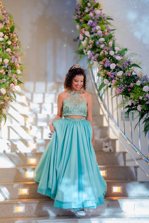 ensaio fotográfico 15 anos, festa de debutante, book 15 anos, fotografia externa 15 anos, book em condomínio, fotos 15 anos espontâneas, fotografia debutante, festa de 15 anos emocionante.'