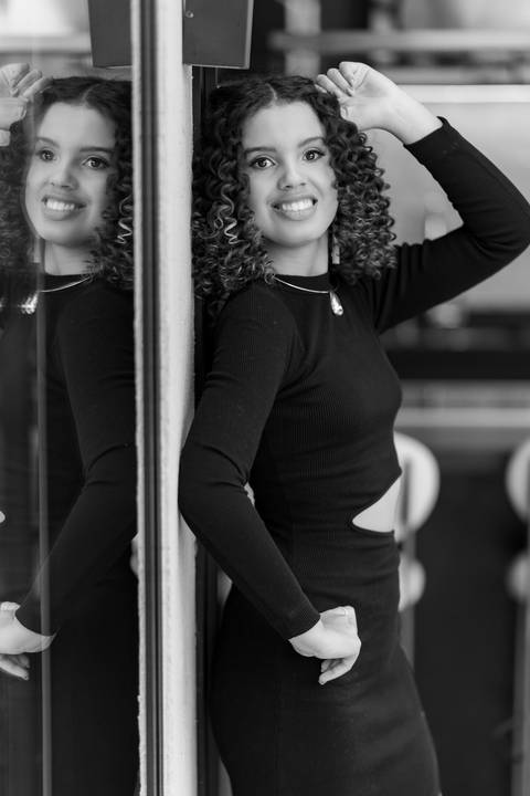 ensaio fotográfico 15 anos, festa de debutante, book 15 anos, fotografia externa 15 anos, book em condomínio, fotos 15 anos espontâneas, fotografia debutante, festa de 15 anos emocionante.'