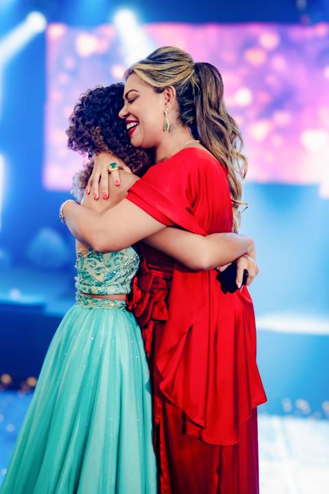 ensaio fotográfico 15 anos, festa de debutante, book 15 anos, fotografia externa 15 anos, book em condomínio, fotos 15 anos espontâneas, fotografia debutante, festa de 15 anos emocionante.'