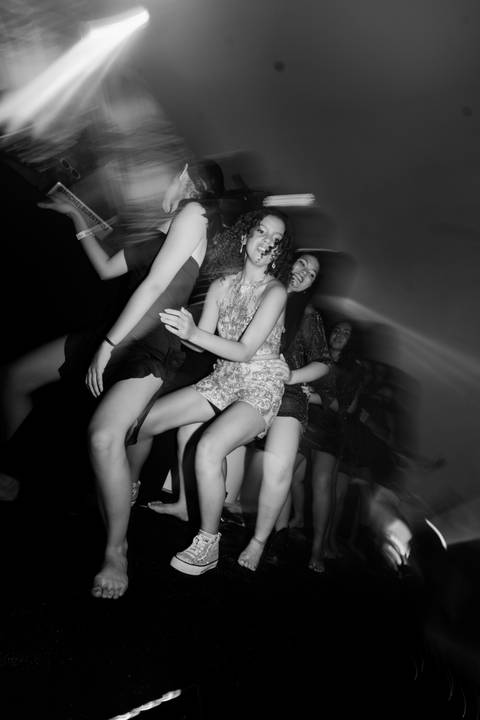 ensaio fotográfico 15 anos, festa de debutante, book 15 anos, fotografia externa 15 anos, book em condomínio, fotos 15 anos espontâneas, fotografia debutante, festa de 15 anos emocionante.'