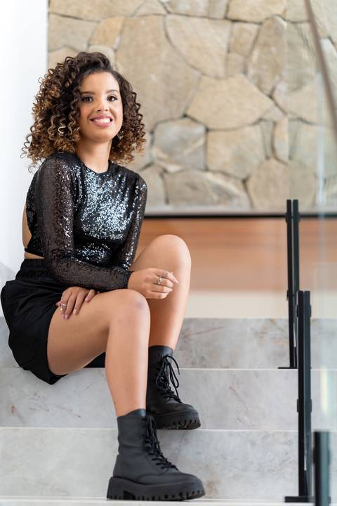 ensaio fotográfico 15 anos, festa de debutante, book 15 anos, fotografia externa 15 anos, book em condomínio, fotos 15 anos espontâneas, fotografia debutante, festa de 15 anos emocionante.'