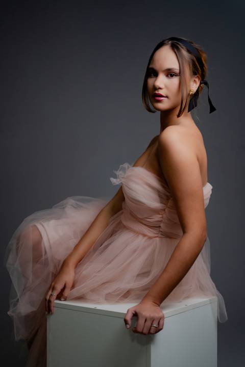 ensaio fotográfico 15 anos, book de 15 anos, fotografia de debutante, fotos em estúdio, ensaio de ballet, ensaio personalizado, debutante em estúdio, fotografia de 15 anos personalizada, produção de fotos de 15 anos.'