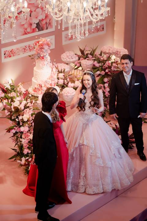 Aniversário de Isabella Sayuri: ensaio realizado em estúdio e no heliponto do Orion. A festa aconteceu no Espaço Noite Especial, com uma decoração incrível que fez cada momento ser único e memorável'