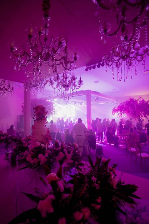 Aniversário de Isabella Sayuri: ensaio realizado em estúdio e no heliponto do Orion. A festa aconteceu no Espaço Noite Especial, com uma decoração incrível que fez cada momento ser único e memorável'