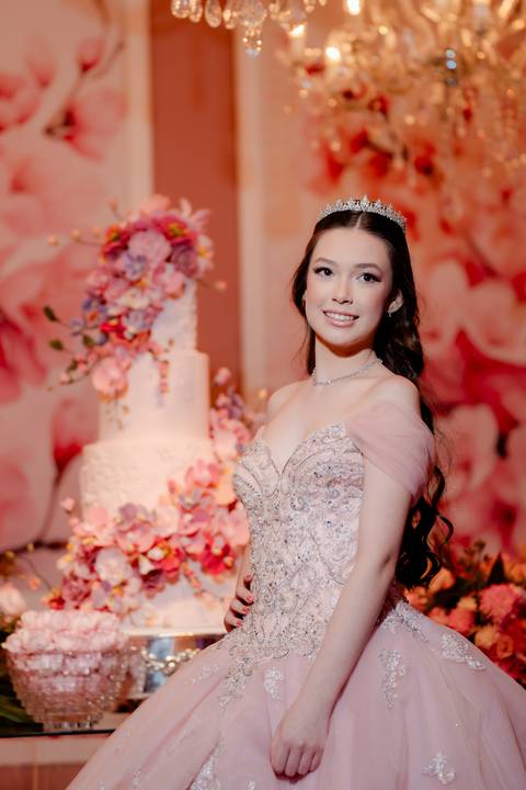 Aniversário de Isabella Sayuri: ensaio realizado em estúdio e no heliponto do Orion. A festa aconteceu no Espaço Noite Especial, com uma decoração incrível que fez cada momento ser único e memorável'