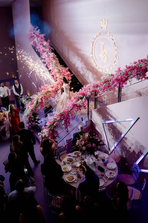 Aniversário de Isabella Sayuri: ensaio realizado em estúdio e no heliponto do Orion. A festa aconteceu no Espaço Noite Especial, com uma decoração incrível que fez cada momento ser único e memorável'