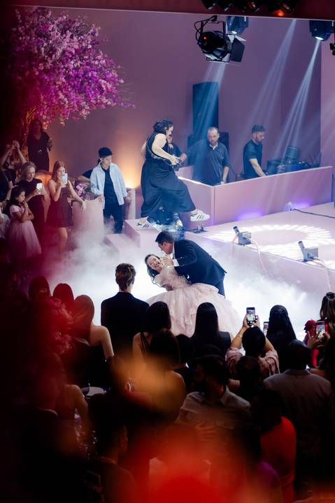 Aniversário de Isabella Sayuri: ensaio realizado em estúdio e no heliponto do Orion. A festa aconteceu no Espaço Noite Especial, com uma decoração incrível que fez cada momento ser único e memorável'