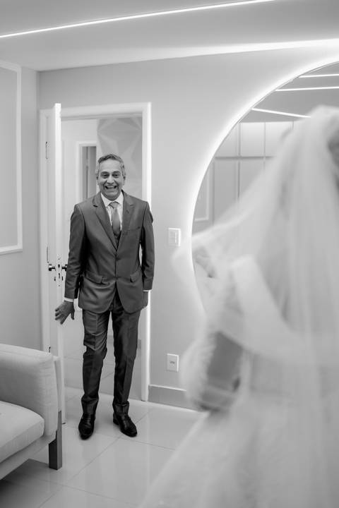 casamento clássico, fotos de casamento ao pôr do sol, ensaio fotográfico em restaurante, arco cromado no altar, fotos noturnas, casamento externo, fotografia de casamento, fotos de noivos.

'