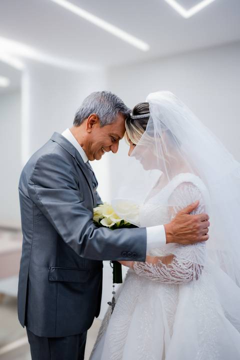 casamento clássico, fotos de casamento ao pôr do sol, ensaio fotográfico em restaurante, arco cromado no altar, fotos noturnas, casamento externo, fotografia de casamento, fotos de noivos.

'