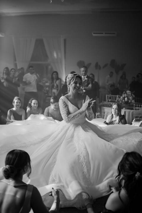 casamento clássico, fotos de casamento ao pôr do sol, ensaio fotográfico em restaurante, arco cromado no altar, fotos noturnas, casamento externo, fotografia de casamento, fotos de noivos.

'