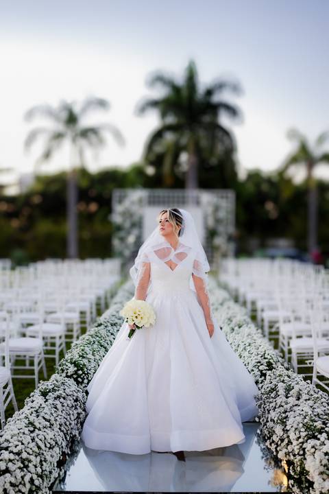casamento clássico, fotos de casamento ao pôr do sol, ensaio fotográfico em restaurante, arco cromado no altar, fotos noturnas, casamento externo, fotografia de casamento, fotos de noivos.

v'