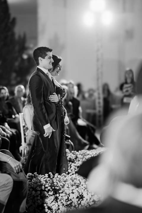 casamento clássico, fotos de casamento ao pôr do sol, ensaio fotográfico em restaurante, arco cromado no altar, fotos noturnas, casamento externo, fotografia de casamento, fotos de noivos.

'