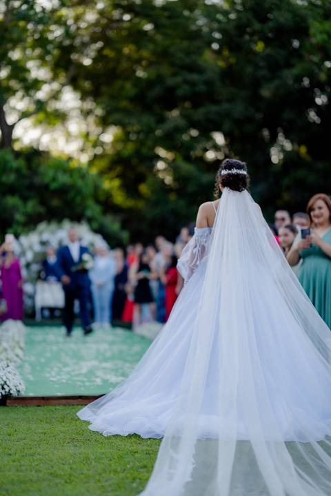 casamento ao ar livre, fotos urbanas, ensaio fotográfico Goiânia, fotografia de casamento, vídeo de casamento, cerimônia no campo, Pátio do TRT, Aldeia das Flores, fotos de casal urbano.

'