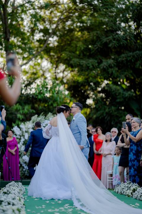 casamento ao ar livre, fotos urbanas, ensaio fotográfico Goiânia, fotografia de casamento, vídeo de casamento, cerimônia no campo, Pátio do TRT, Aldeia das Flores, fotos de casal urbano.

'