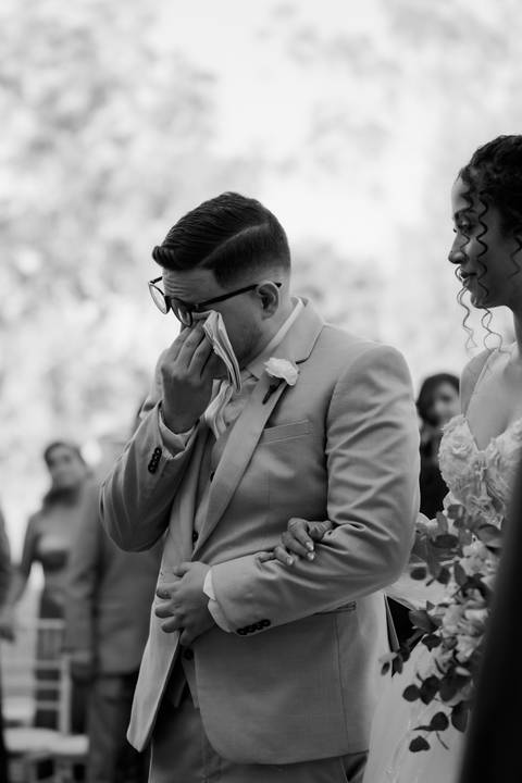 casamento ao ar livre, fotos urbanas, ensaio fotográfico Goiânia, fotografia de casamento, vídeo de casamento, cerimônia no campo, Pátio do TRT, Aldeia das Flores, fotos de casal urbano.

'