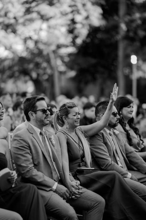 casamento ao ar livre, fotos urbanas, ensaio fotográfico Goiânia, fotografia de casamento, vídeo de casamento, cerimônia no campo, Pátio do TRT, Aldeia das Flores, fotos de casal urbano.

'