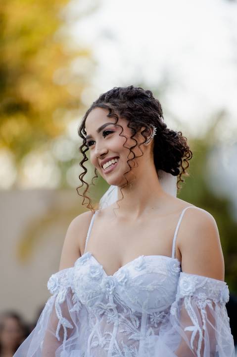 casamento ao ar livre, fotos urbanas, ensaio fotográfico Goiânia, fotografia de casamento, vídeo de casamento, cerimônia no campo, Pátio do TRT, Aldeia das Flores, fotos de casal urbano.

'