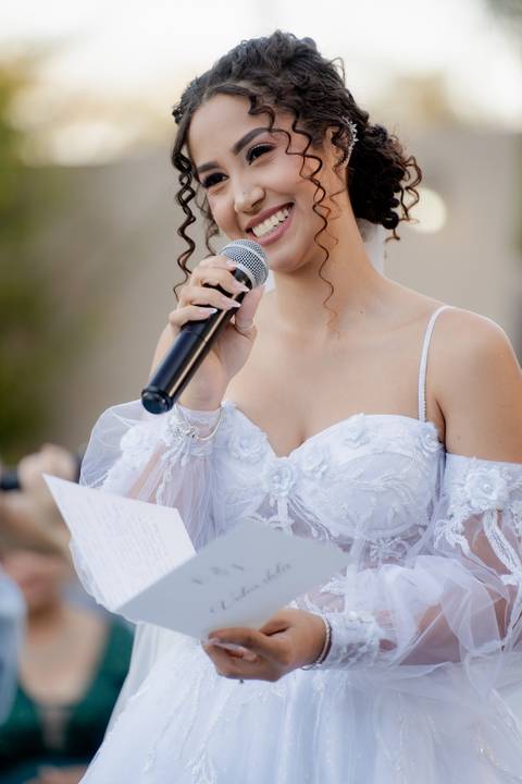 casamento ao ar livre, fotos urbanas, ensaio fotográfico Goiânia, fotografia de casamento, vídeo de casamento, cerimônia no campo, Pátio do TRT, Aldeia das Flores, fotos de casal urbano.

'