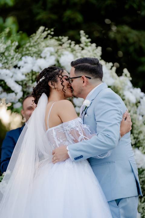 casamento ao ar livre, fotos urbanas, ensaio fotográfico Goiânia, fotografia de casamento, vídeo de casamento, cerimônia no campo, Pátio do TRT, Aldeia das Flores, fotos de casal urbano.

'