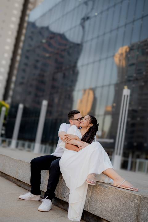 casamento ao ar livre, fotos urbanas, ensaio fotográfico Goiânia, fotografia de casamento, vídeo de casamento, cerimônia no campo, Pátio do TRT, Aldeia das Flores, fotos de casal urbano.

'