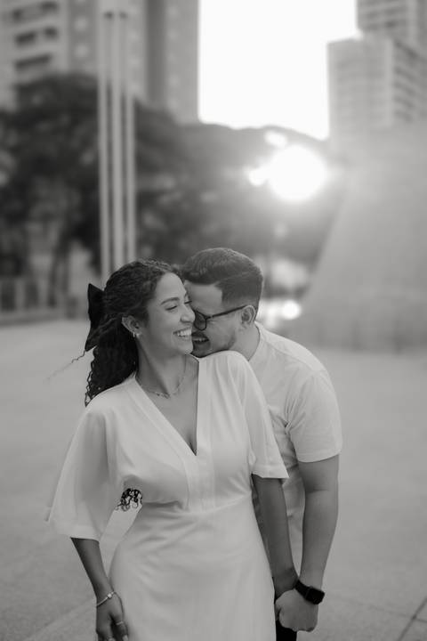 casamento ao ar livre, fotos urbanas, ensaio fotográfico Goiânia, fotografia de casamento, vídeo de casamento, cerimônia no campo, Pátio do TRT, Aldeia das Flores, fotos de casal urbano.

'