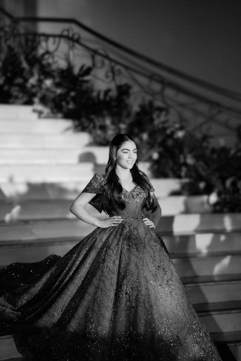 Ensaio fotográfico de 15 anos da Júlia, realizado no estúdio e no heliponto do Orion ao pôr do sol e à noite. Imagens deslumbrantes e festa emocionante, capturando cada detalhe e brilho deste momento único.'