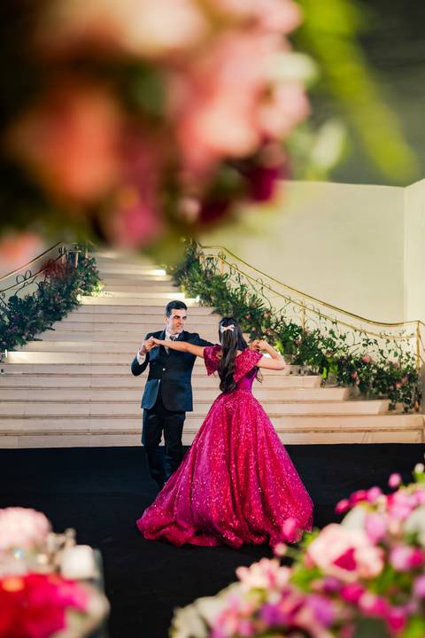 Ensaio fotográfico de 15 anos da Júlia, realizado no estúdio e no heliponto do Orion ao pôr do sol e à noite. Imagens deslumbrantes e festa emocionante, capturando cada detalhe e brilho deste momento único.'