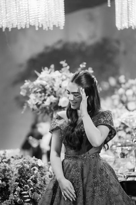 Ensaio fotográfico de 15 anos da Júlia, realizado no estúdio e no heliponto do Orion ao pôr do sol e à noite. Imagens deslumbrantes e festa emocionante, capturando cada detalhe e brilho deste momento único.'