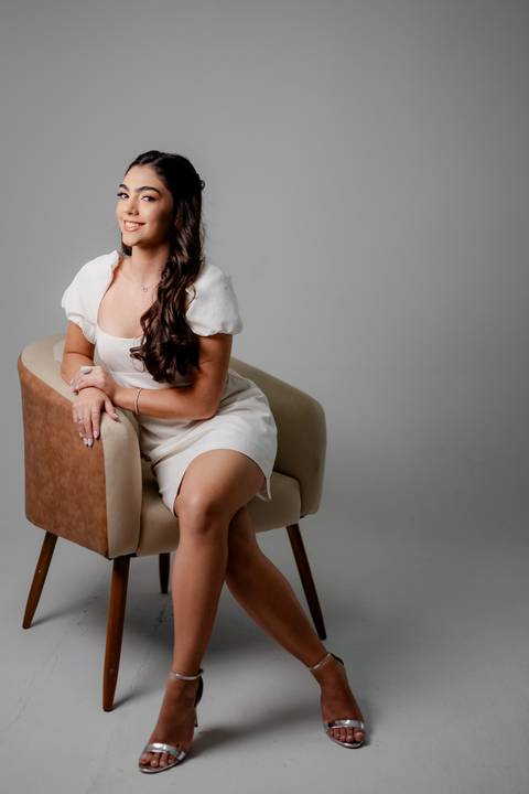 Ensaio fotográfico de 15 anos da Júlia, realizado no estúdio e no heliponto do Orion ao pôr do sol e à noite. Imagens deslumbrantes e festa emocionante, capturando cada detalhe e brilho deste momento único.'