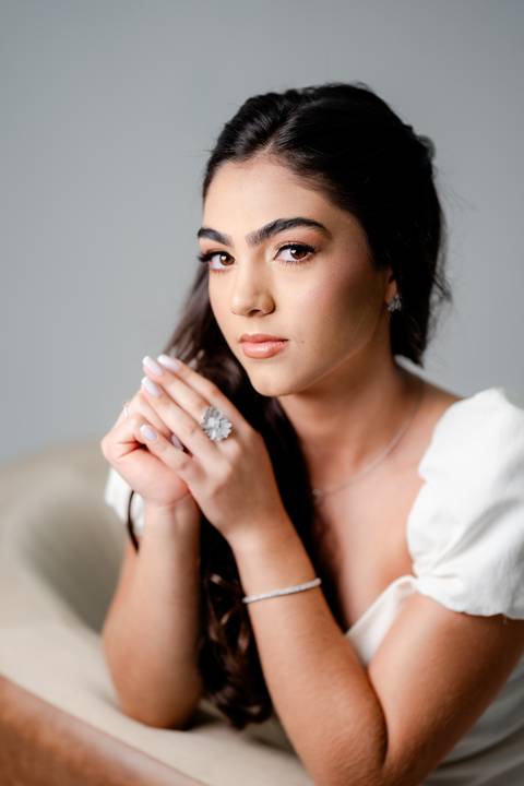 Ensaio fotográfico de 15 anos da Júlia, realizado no estúdio e no heliponto do Orion ao pôr do sol e à noite. Imagens deslumbrantes e festa emocionante, capturando cada detalhe e brilho deste momento único.'