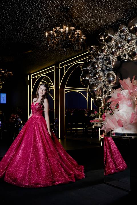 15 anos, debutante, festa de debutante, festa 15 anos Goiânia, ensaio debutante, decoração 15 anos, evento luxuoso, debutante elegante, fotografia 15 anos, festa feminina, produção debutante, aniversário 15 anos, festa luxo'