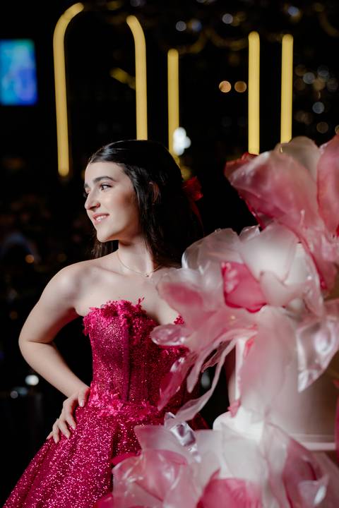 15 anos, debutante, festa de debutante, festa 15 anos Goiânia, ensaio debutante, decoração 15 anos, evento luxuoso, debutante elegante, fotografia 15 anos, festa feminina, produção debutante, aniversário 15 anos, festa luxo'