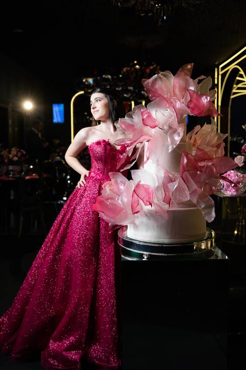 15 anos, debutante, festa de debutante, festa 15 anos Goiânia, ensaio debutante, decoração 15 anos, evento luxuoso, debutante elegante, fotografia 15 anos, festa feminina, produção debutante, aniversário 15 anos, festa luxo'