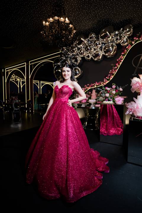 15 anos, debutante, festa de debutante, festa 15 anos Goiânia, ensaio debutante, decoração 15 anos, evento luxuoso, debutante elegante, fotografia 15 anos, festa feminina, produção debutante, aniversário 15 anos, festa luxo'