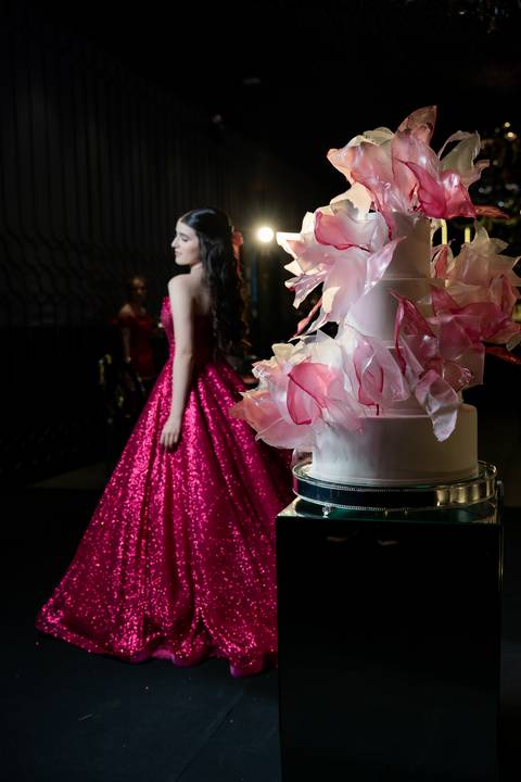 15 anos, debutante, festa de debutante, festa 15 anos Goiânia, ensaio debutante, decoração 15 anos, evento luxuoso, debutante elegante, fotografia 15 anos, festa feminina, produção debutante, aniversário 15 anos, festa luxo'