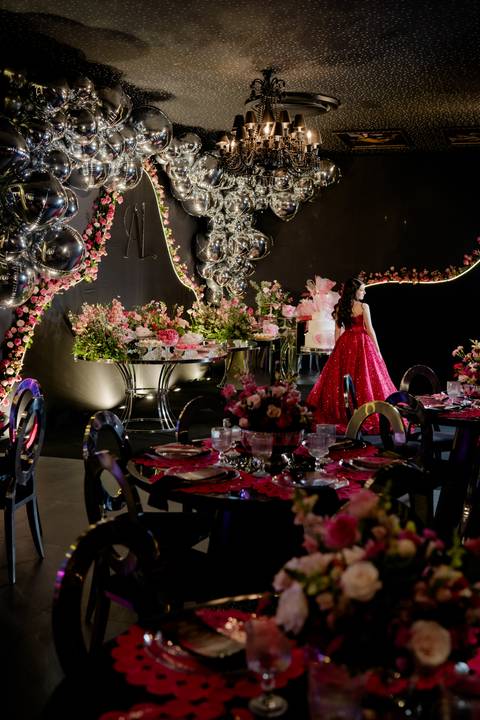 15 anos, debutante, festa de debutante, festa 15 anos Goiânia, ensaio debutante, decoração 15 anos, evento luxuoso, debutante elegante, fotografia 15 anos, festa feminina, produção debutante, aniversário 15 anos, festa luxo'