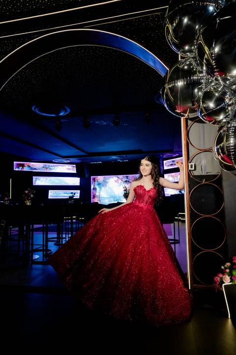 15 anos, debutante, festa de debutante, festa 15 anos Goiânia, ensaio debutante, decoração 15 anos, evento luxuoso, debutante elegante, fotografia 15 anos, festa feminina, produção debutante, aniversário 15 anos, festa luxo'