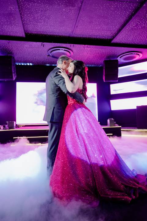 15 anos, debutante, festa de debutante, festa 15 anos Goiânia, ensaio debutante, decoração 15 anos, evento luxuoso, debutante elegante, fotografia 15 anos, festa feminina, produção debutante, aniversário 15 anos, festa luxo'